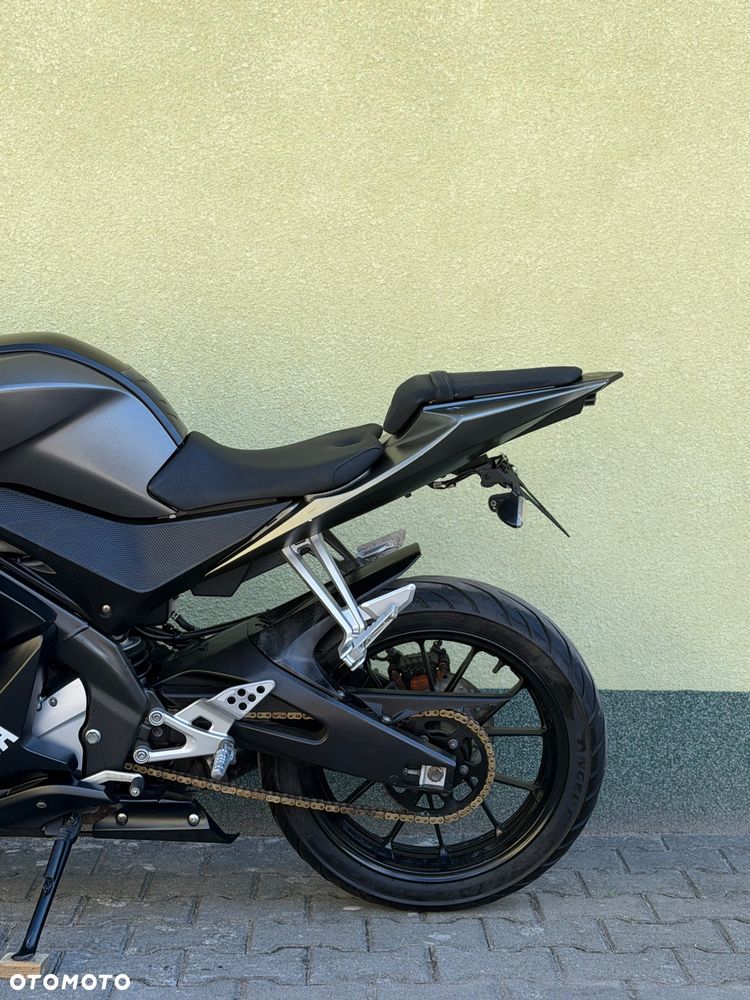 Yamaha YZF - 22