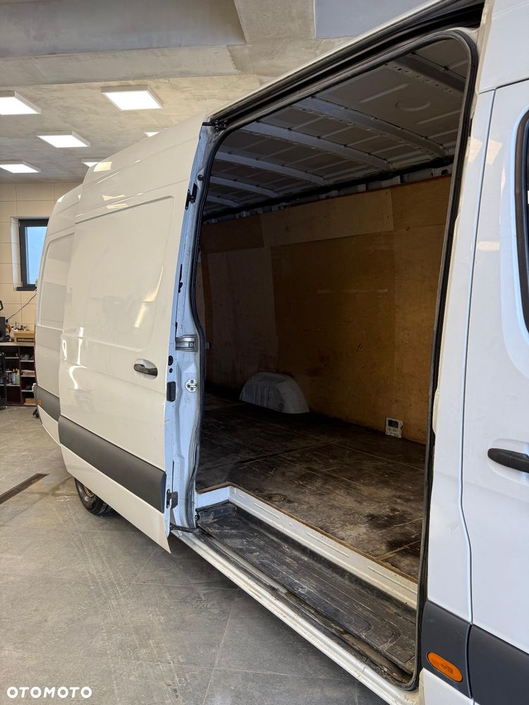 Mercedes-Benz Sprinter 907 - 12