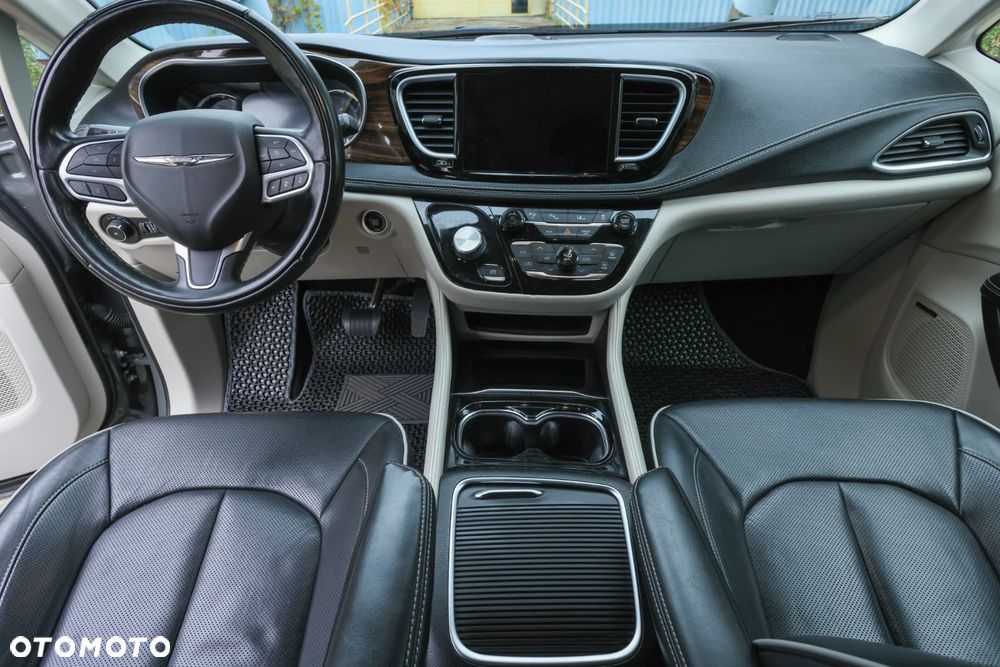 Chrysler Pacifica - 10
