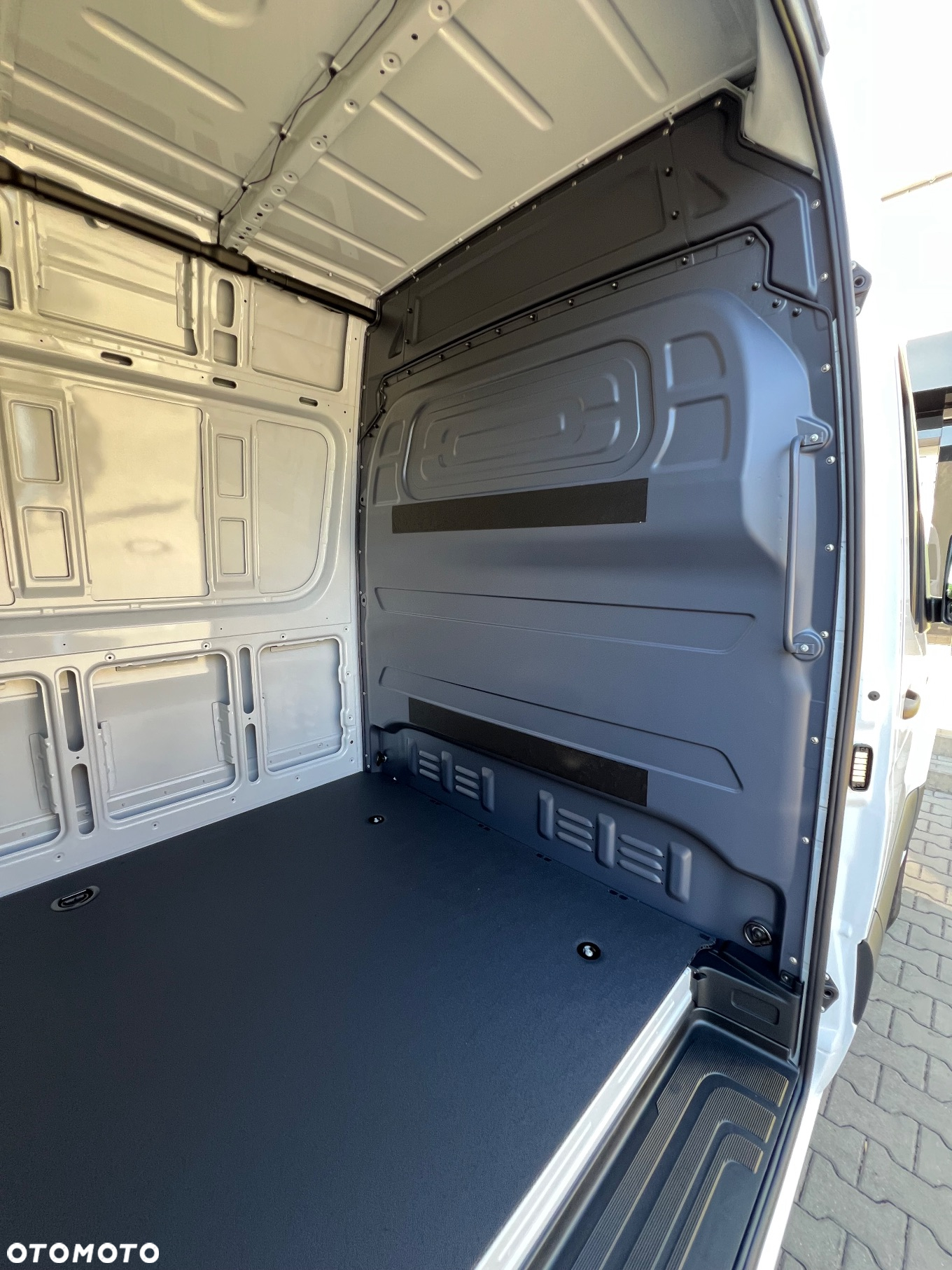 Mercedes-Benz eSprinter - 23