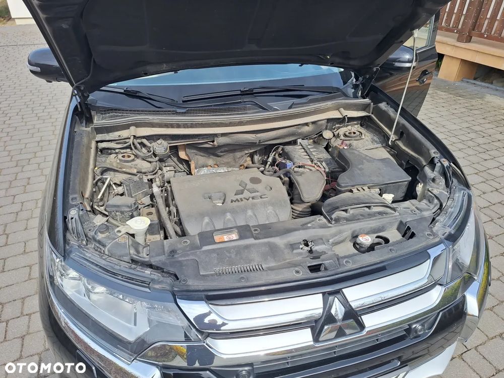 Mitsubishi Outlander 2.0 Instyle + 4WD CVT - 14