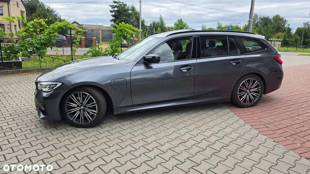 BMW Seria 3 330e M Sport - 29