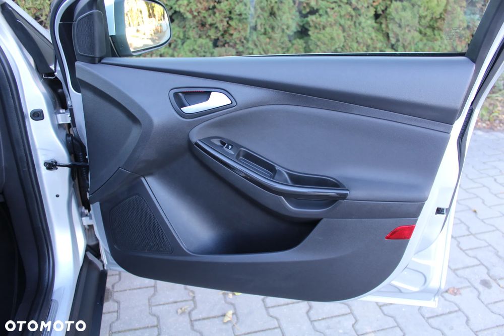 Ford Focus 1.0 EcoBoost Titanium - 24