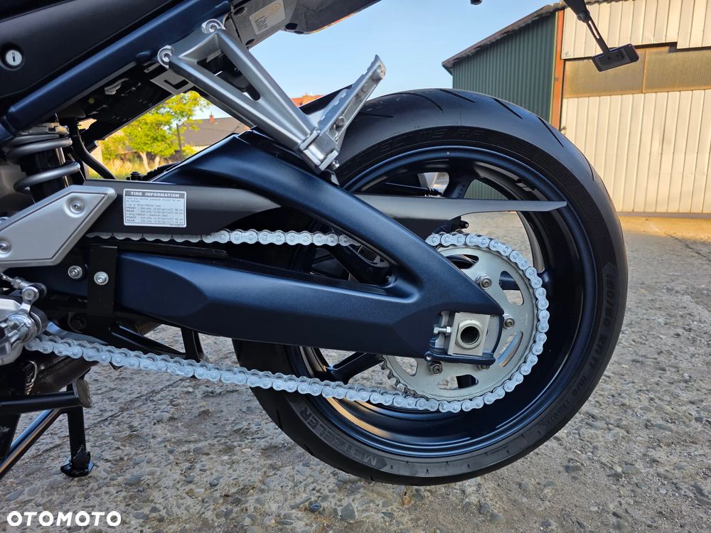 Yamaha FZ - 21