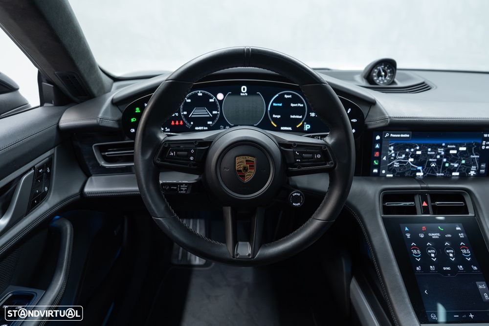 Porsche Taycan Turbo - 25