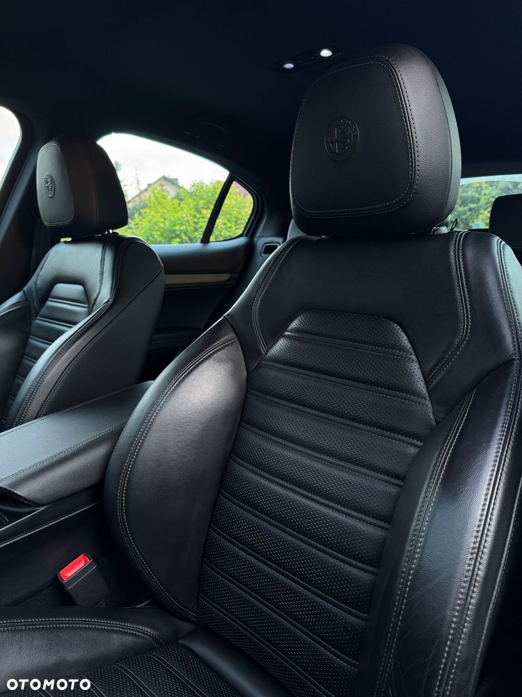 Alfa Romeo Stelvio - 13