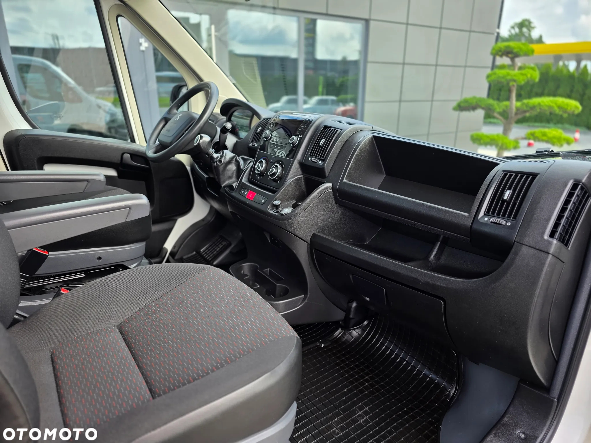 Peugeot Boxer 335 L2S 140KM Pickup Skrzynia BEZWYPADKOWY z Polskiego Salonu I SERWISOWANY I Pierwszy Właściciel i Jeden Kierowca I Wyjątkowo Ładny i Zadbany Egzemplarz I Polecamy i Zapraszamy - 31