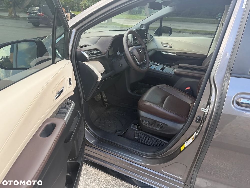 Toyota Sienna 3.5 V6 - 18