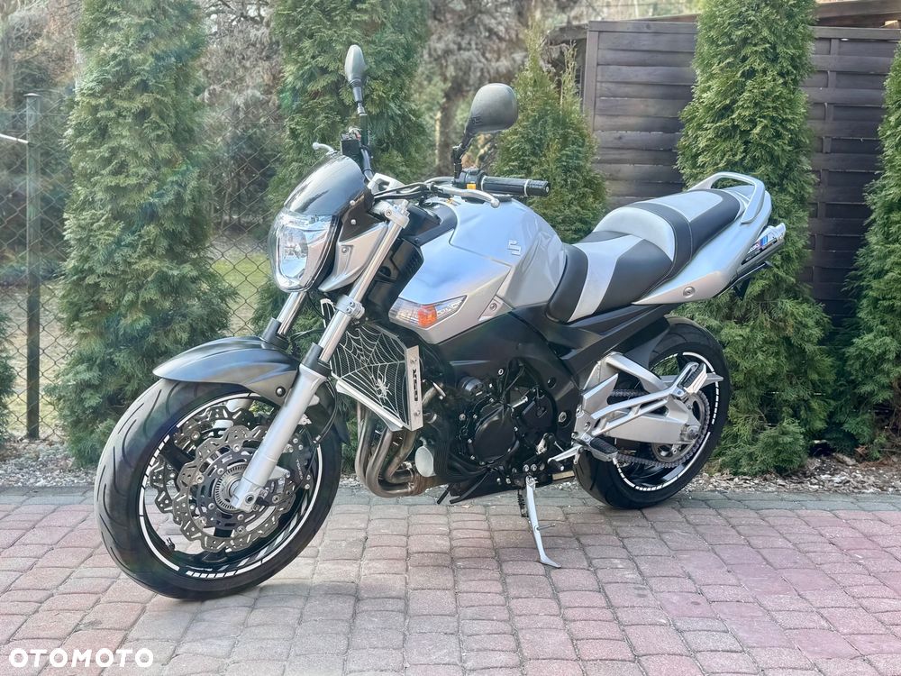 Suzuki GSR - 5