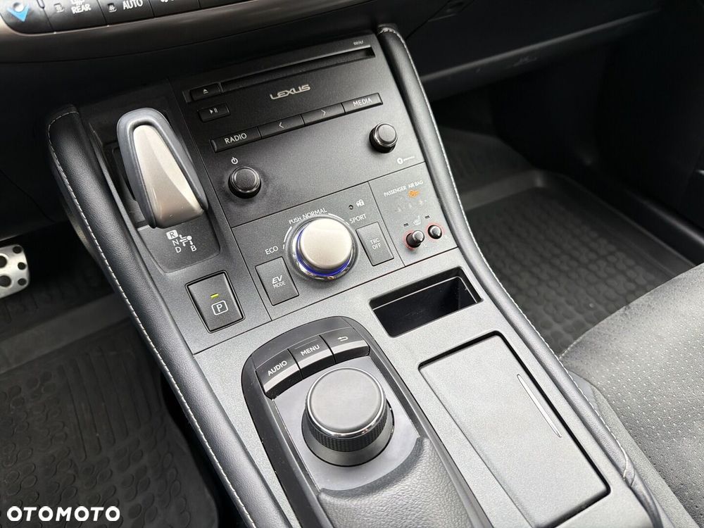 Lexus CT 200h F Sport - 26