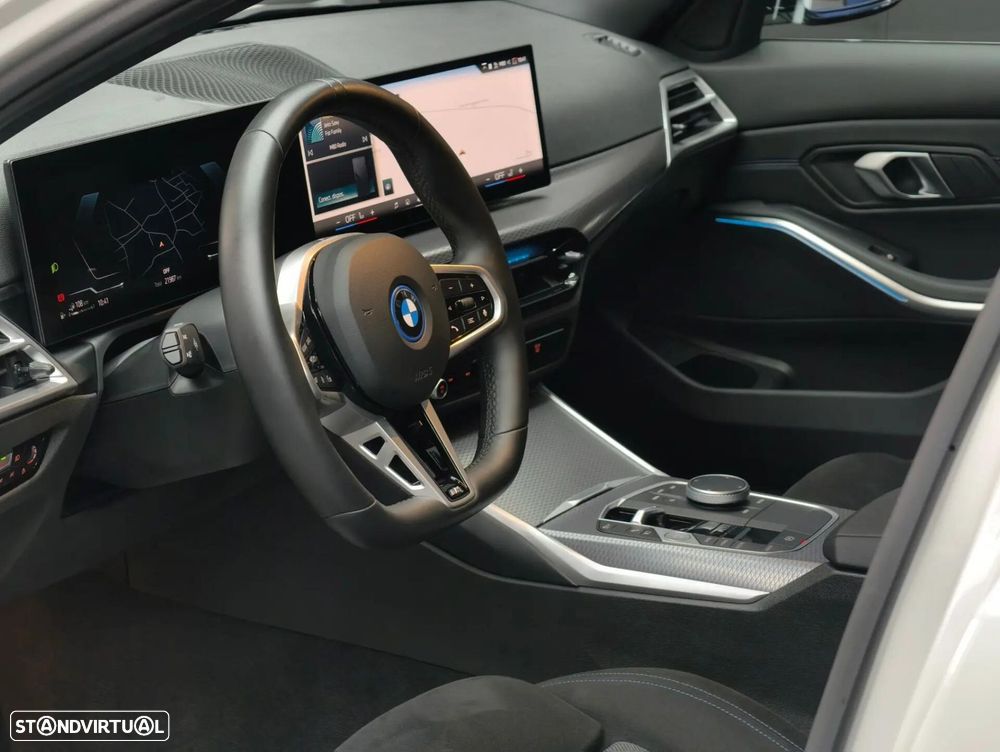BMW 330 e Pack Desportivo M Pro Auto - 48