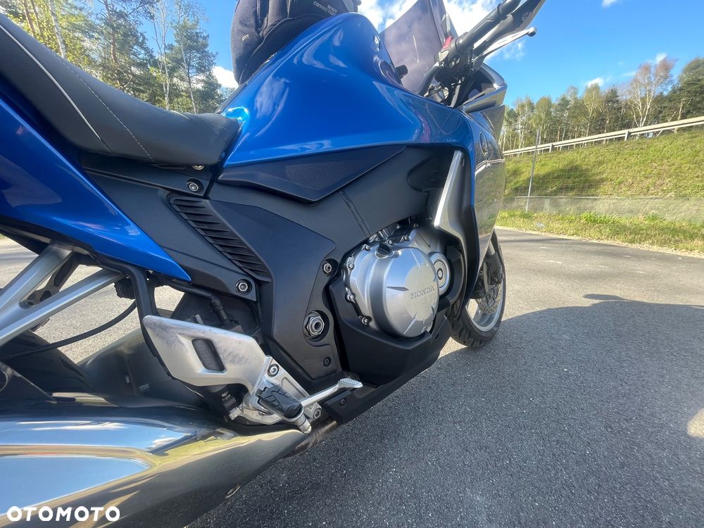 Honda VFR - 13