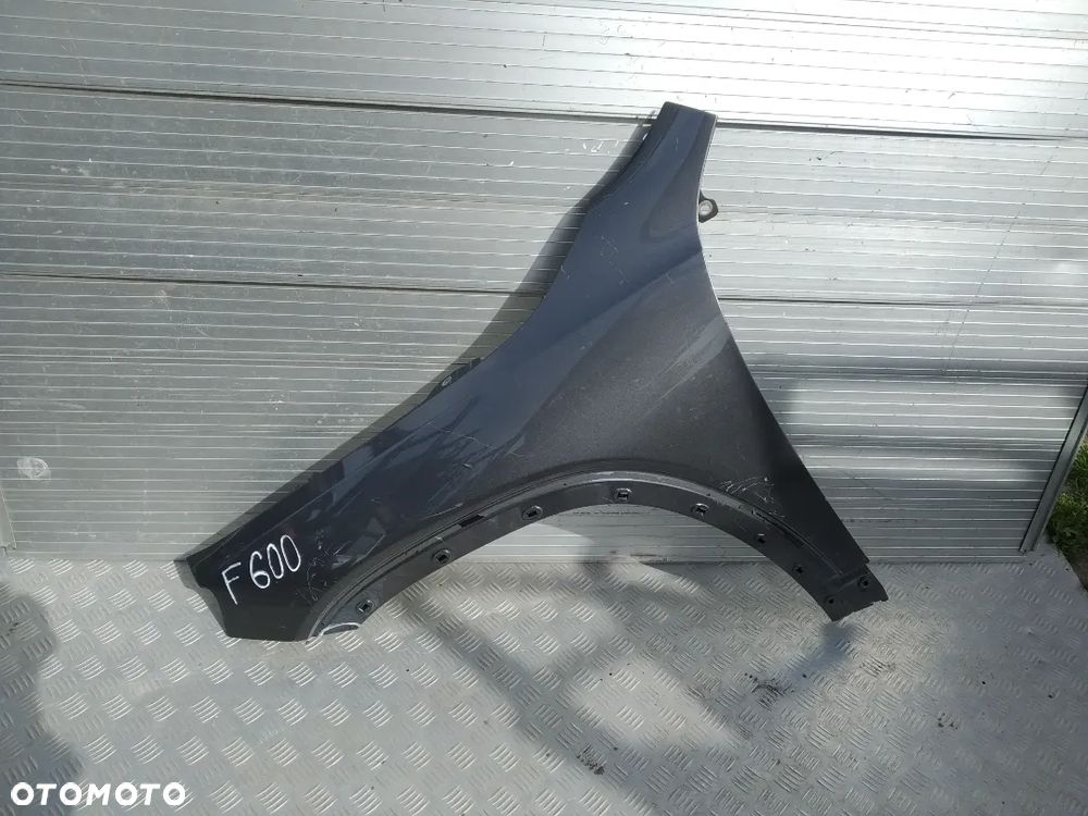F600 LEWY BŁOTNIK MERCEDES  W247 - 1