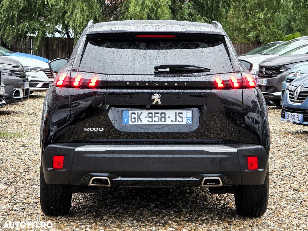 Peugeot 2008 PureTech 130 EAT8 GT - 11