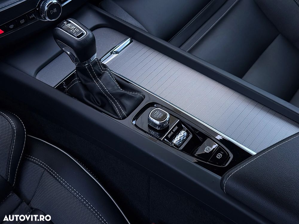 Volvo XC 60 T6 AWD R-Design - 24