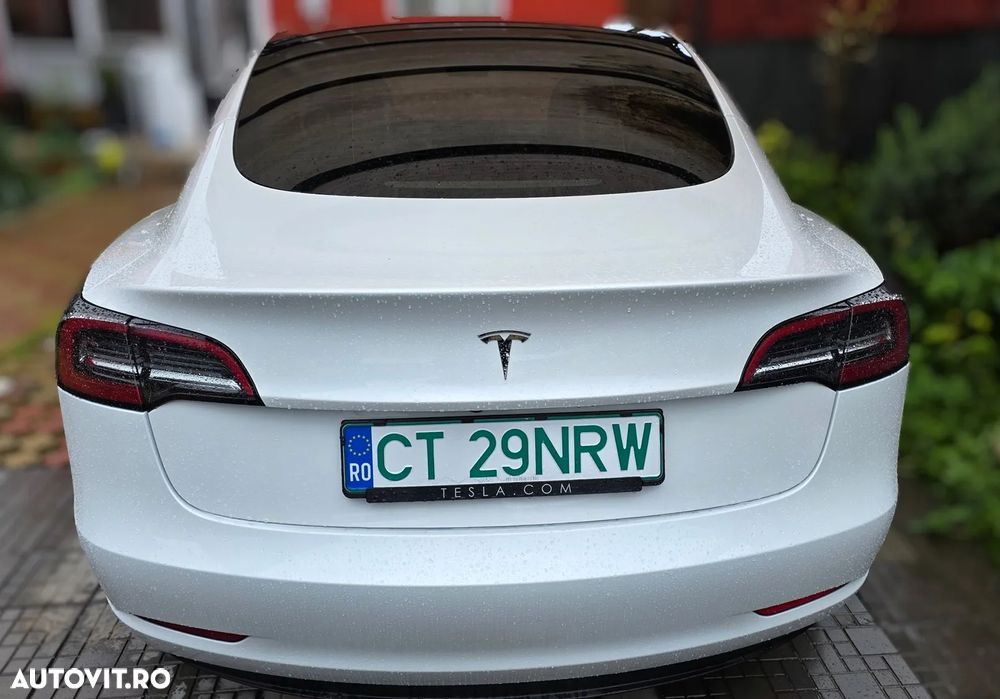 Tesla Model 3 - 5