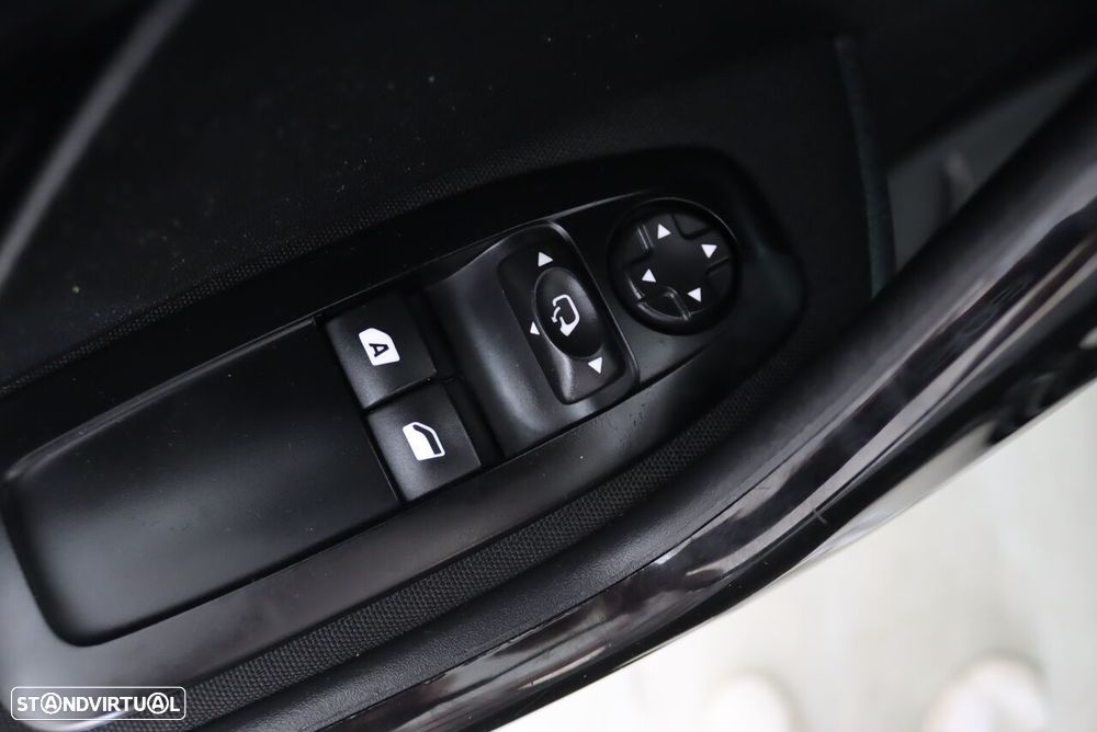 Peugeot 208 1.2 PureTech Signature EAT6 - 15