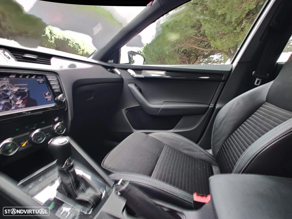 Skoda Octavia 2.0 TDI RS DSG - 23