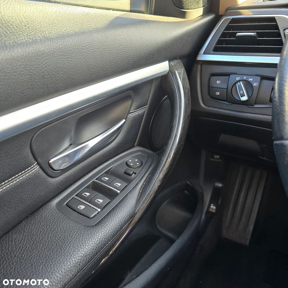 BMW Seria 3 320d Luxury Line - 25
