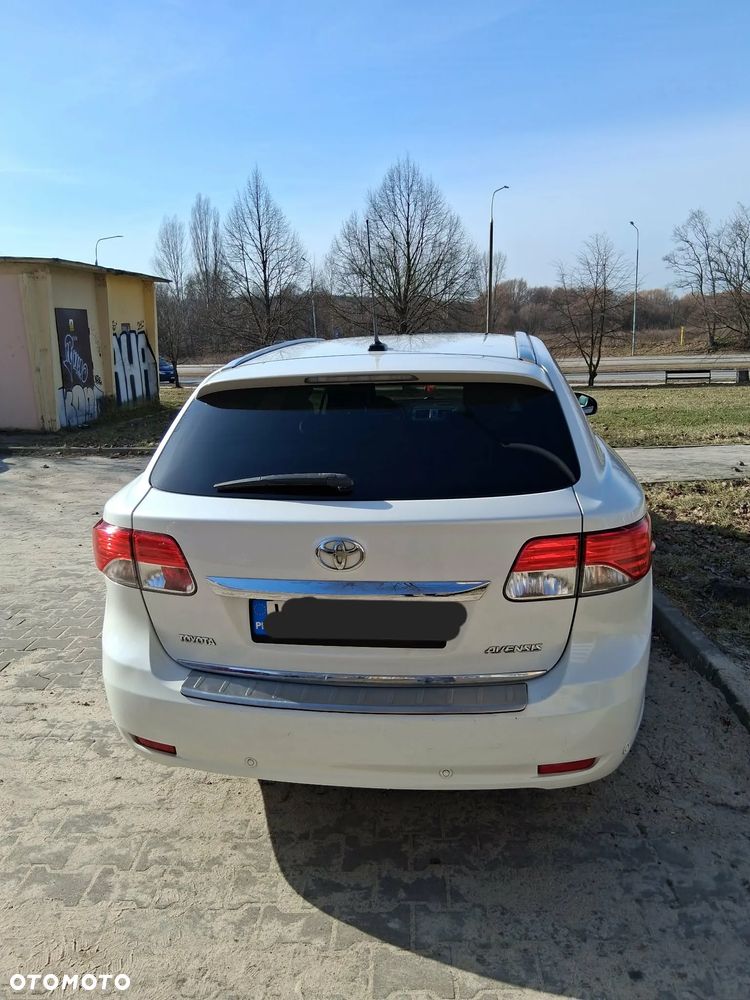Toyota Avensis 2.0 Premium MS - 18