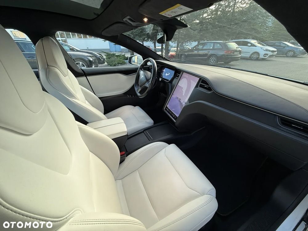 Tesla Model S - 10