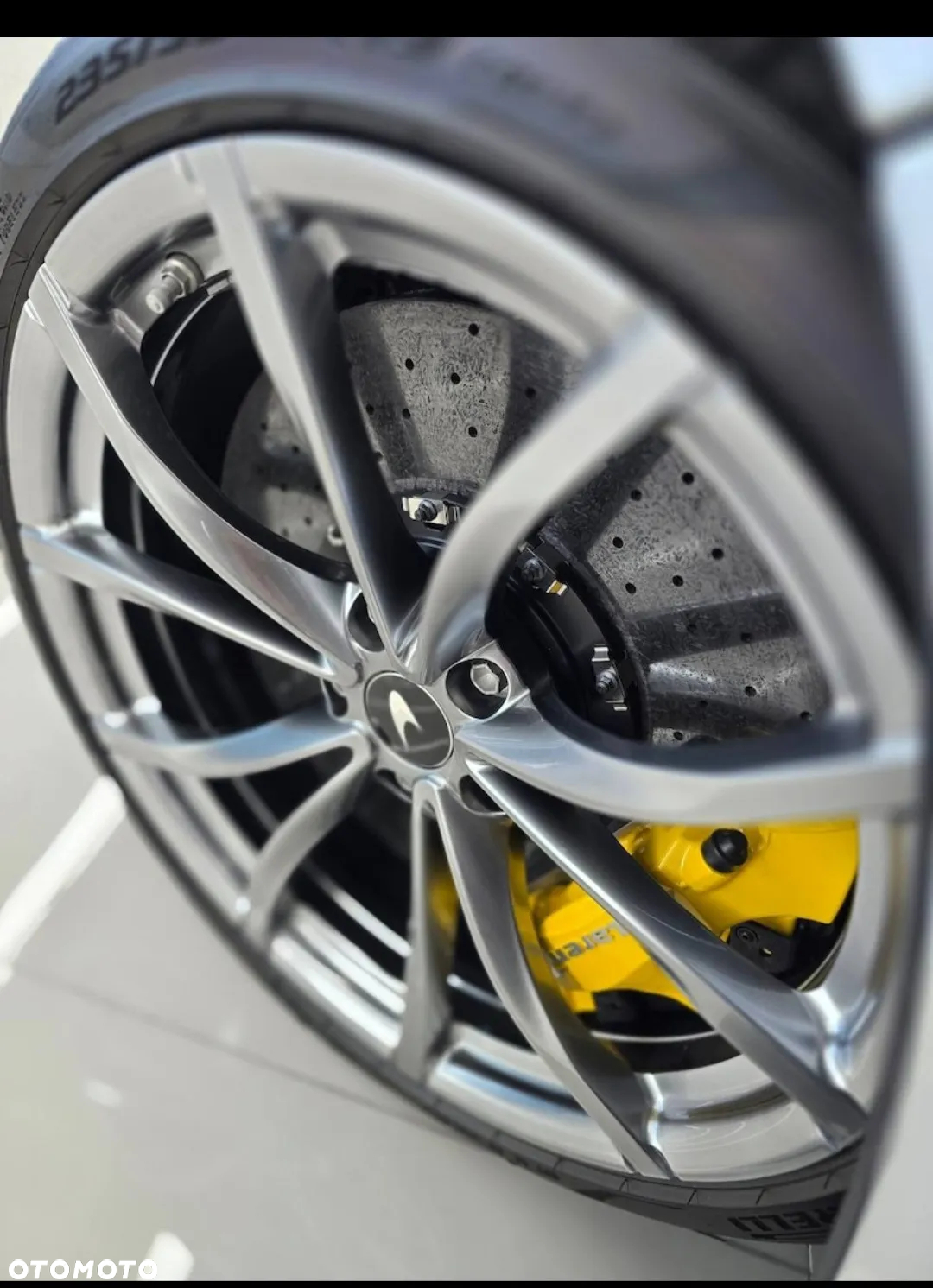 McLaren Artura - 16