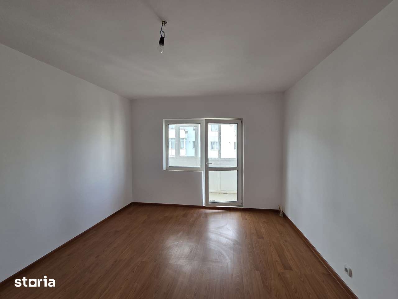 Apartament 2 camere semidecomandat zona ANAF - Adjud — fotografia 1