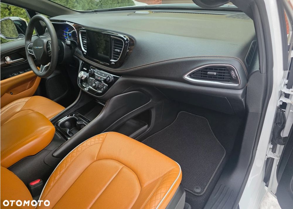 Chrysler Pacifica - 9