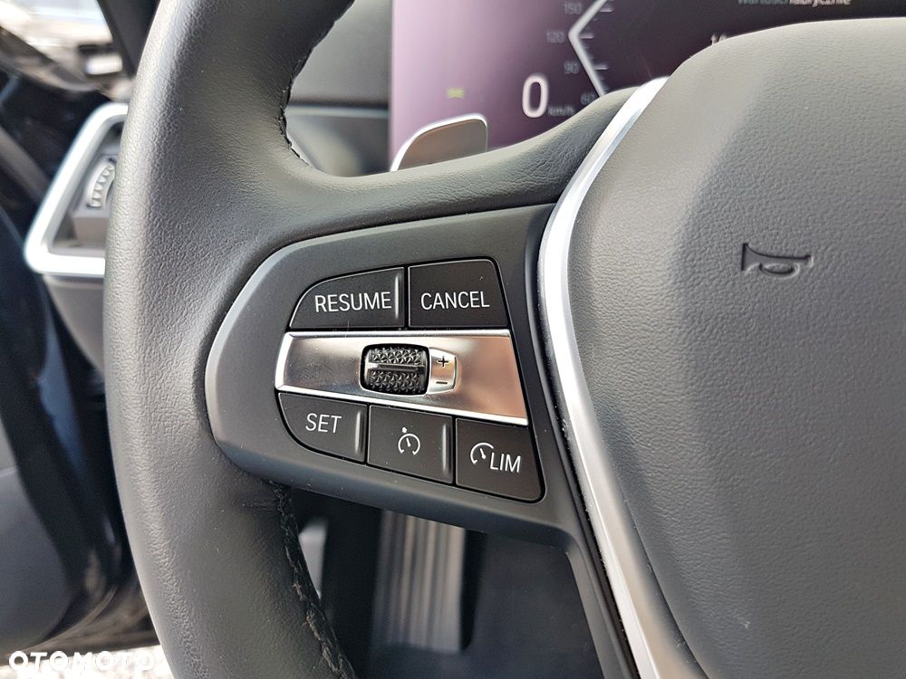 BMW Seria 3 330d xDrive mHEV - 18