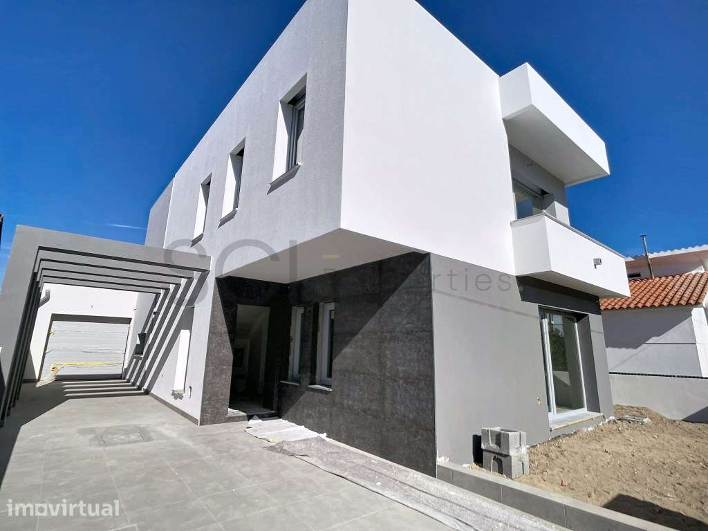 Moradia Independente com 4 Suítes, Garagem e Piscina em Fernão Ferro - Grande imagem: 5/45