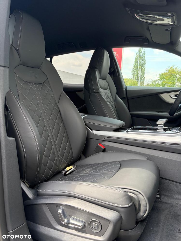 Audi Q8 - 12