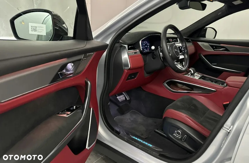 Jaguar F-Pace 5.0 V8 P550 AWD SVR - 10