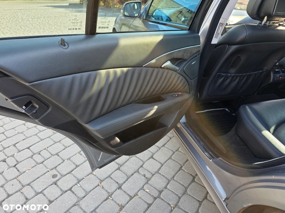 Mercedes-Benz Klasa E 320 CDI 4-Matic Avantgarde - 24