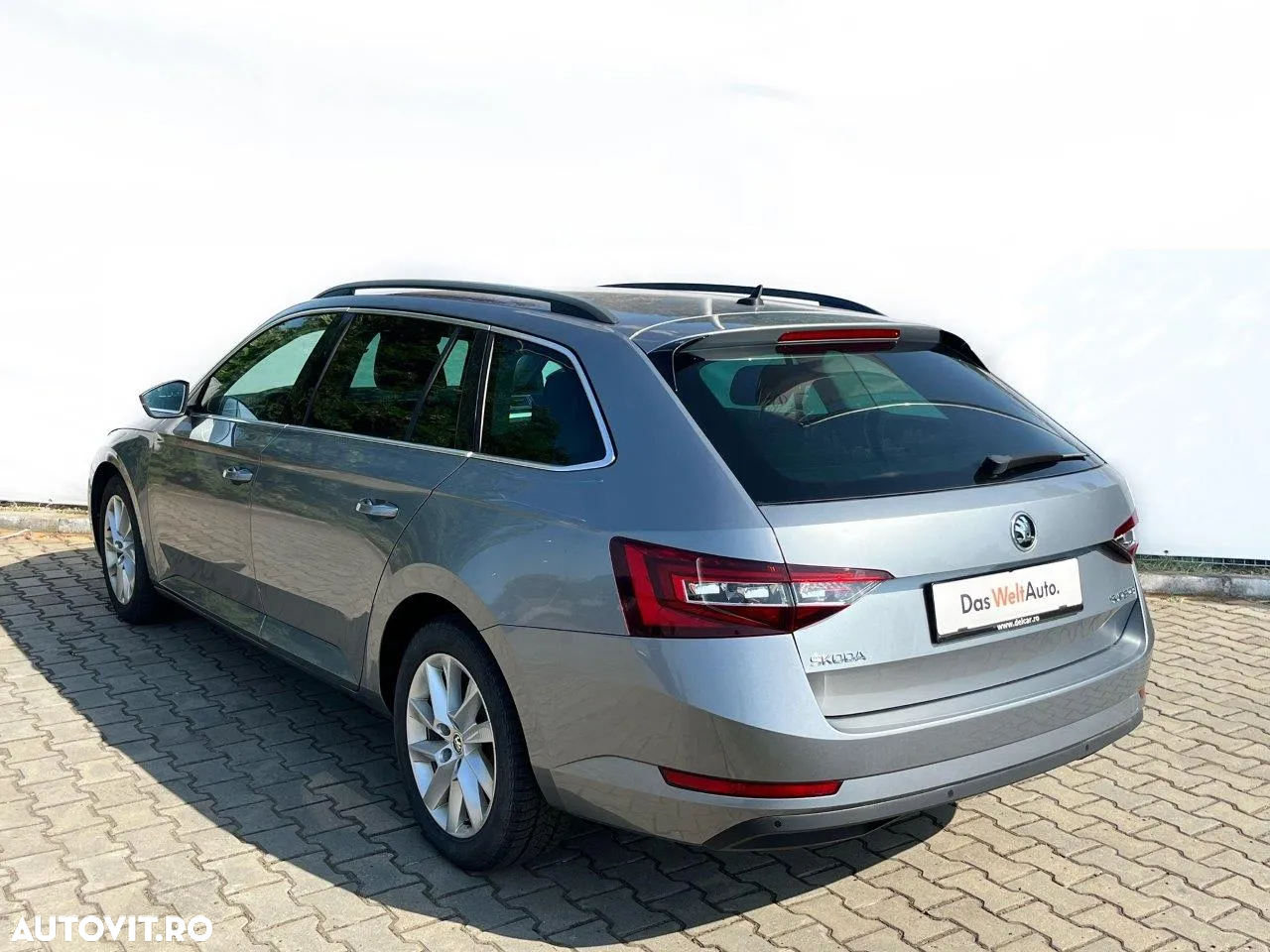 Skoda Superb 2.0 TDI DSG Ambition - 4