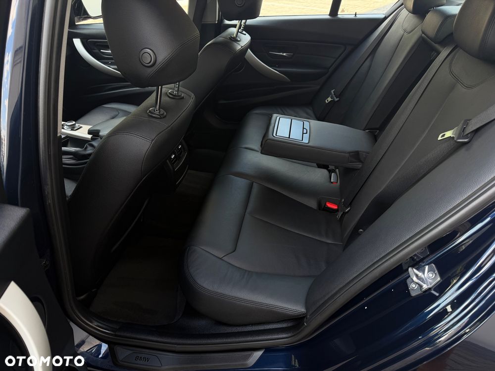 BMW Seria 3 320i Sport-Aut Sport Line - 20