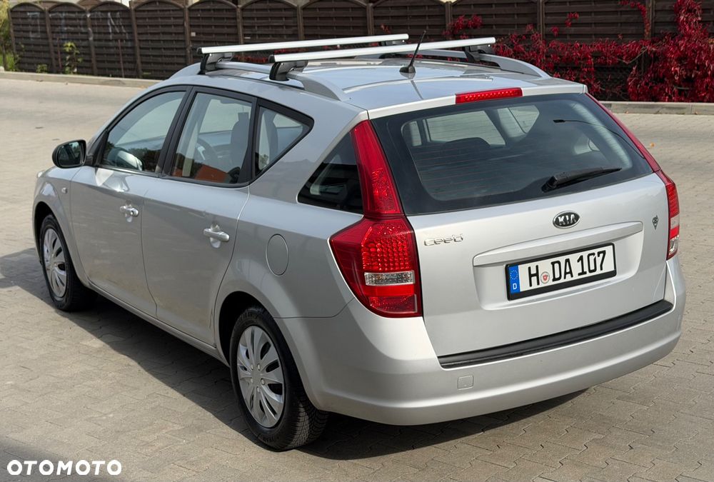 Kia Ceed - 4