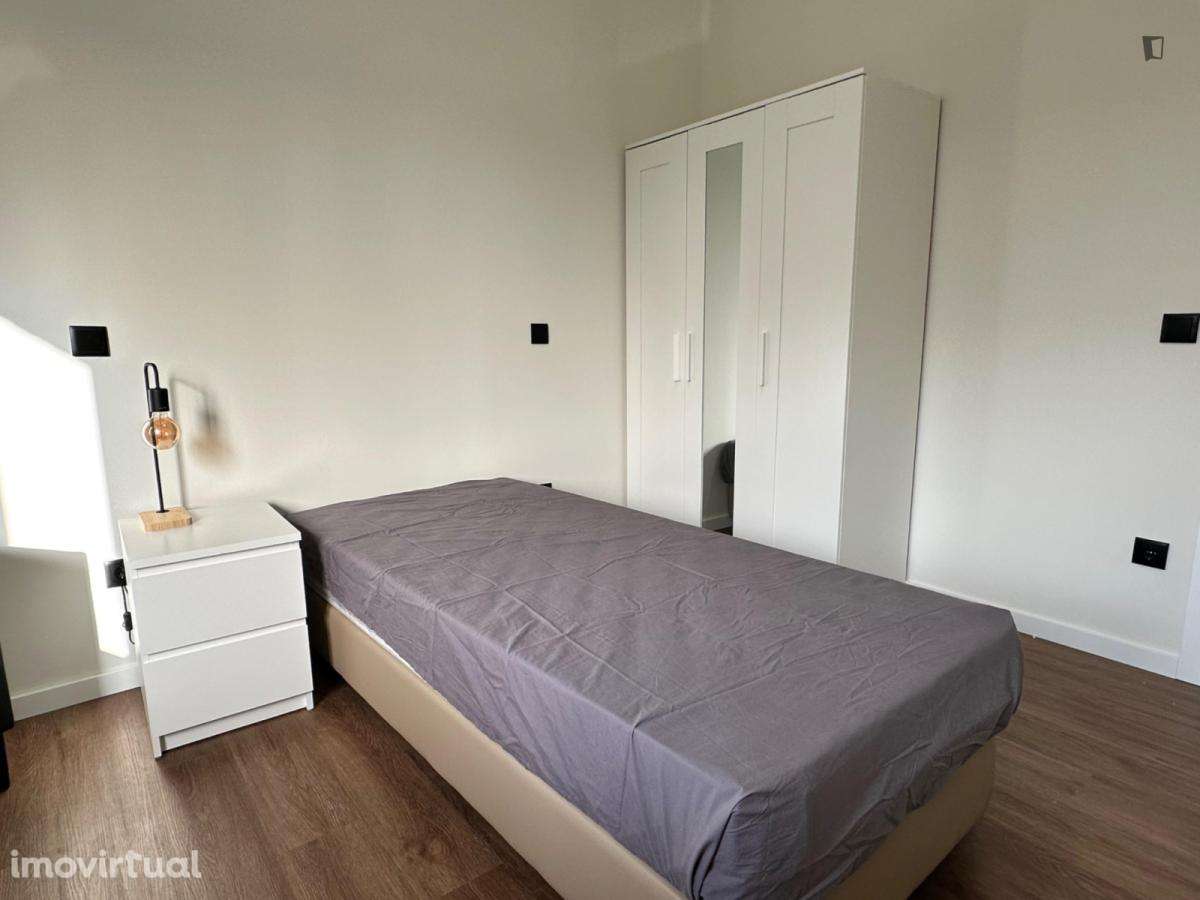 Quarto - localizado em Pedrouços Porto - Grande imagem: 4/13