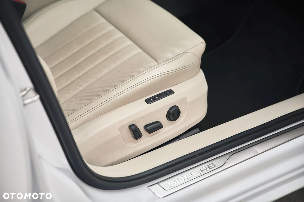 Skoda Superb 2.0 TDI L&K - 28