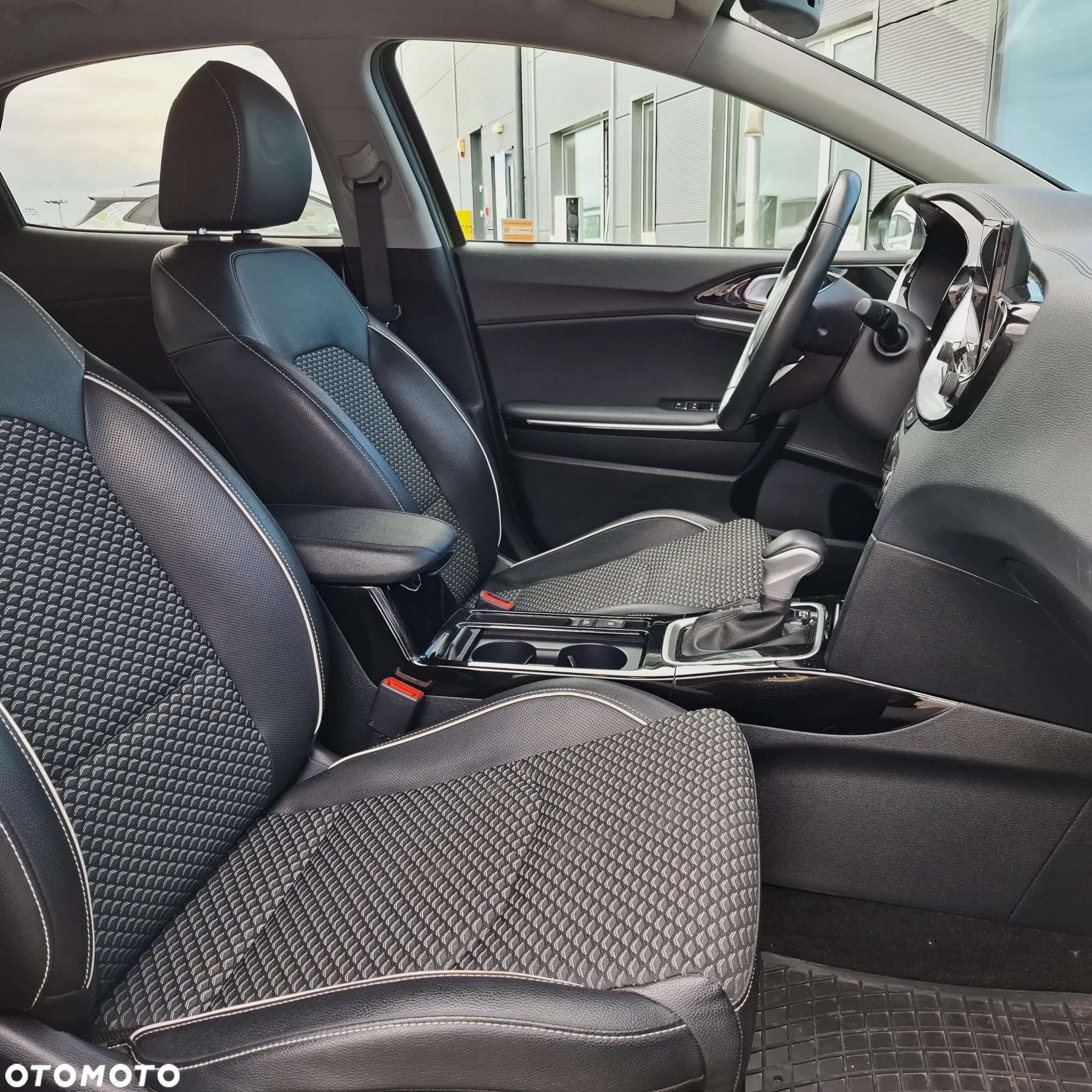 Kia XCeed 1.5 T-GDI Business Line DCT - 16