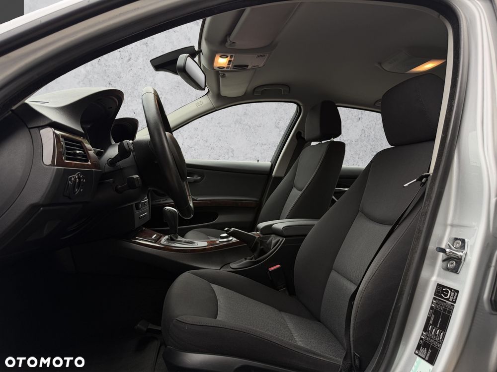 BMW Seria 3 320i Edition Exclusive - 16
