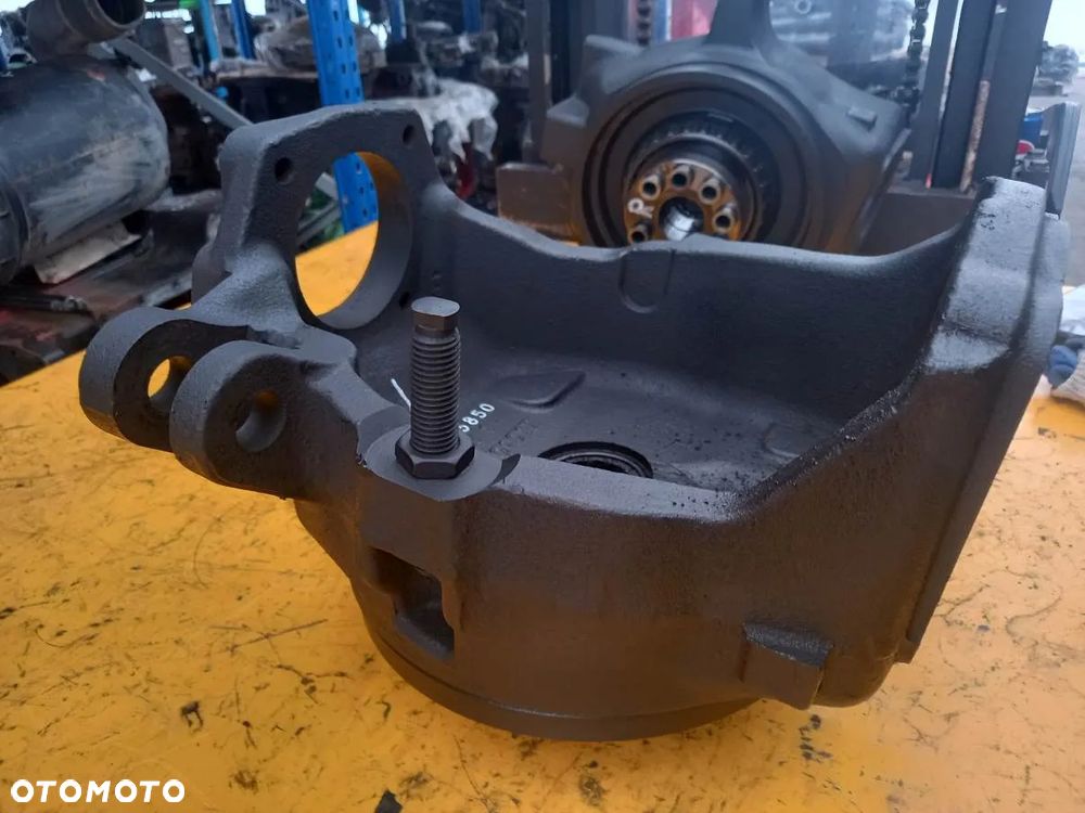 Zwrotnice przedniej osi lewa 47885850 prawa 47912893 New Holland T7.230 - 4