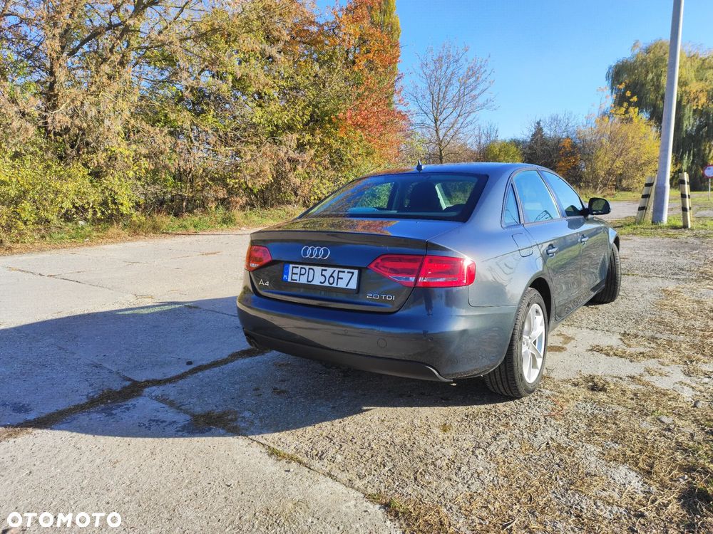 Audi A4 Limousine - 6