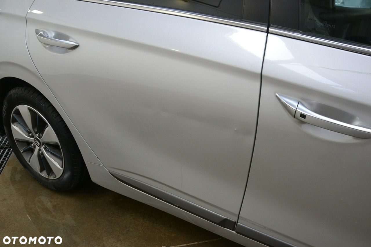 Hyundai IONIQ - 10