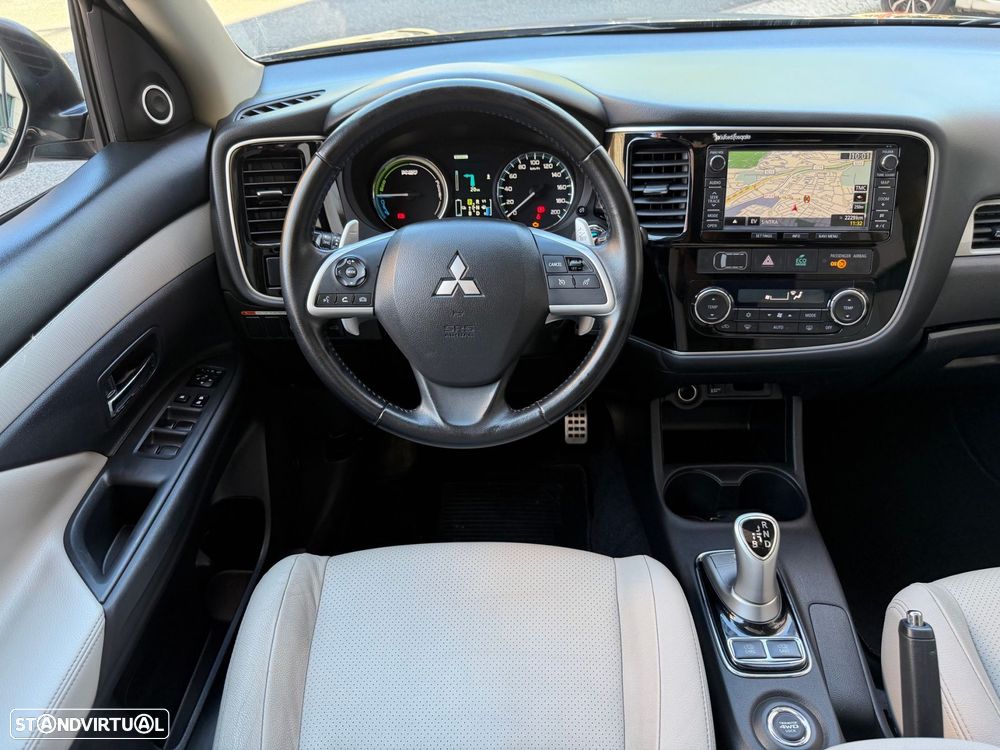 Mitsubishi Outlander 2.0 MIVEC Instyle Navi+ - 10
