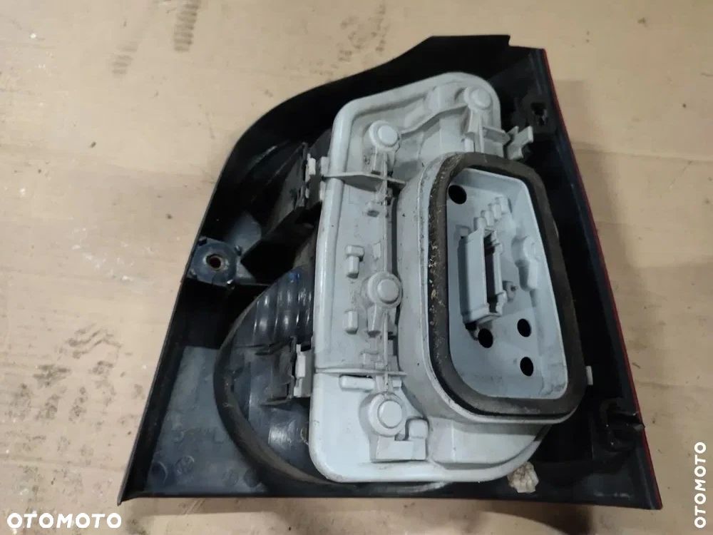 VW Polo IV 9N 5D lampa lewa tył tylna - 2