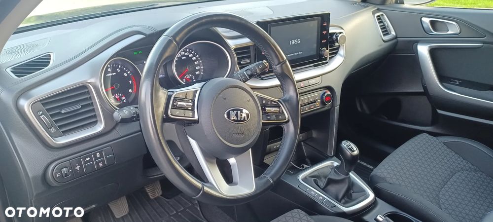 Kia XCeed - 18