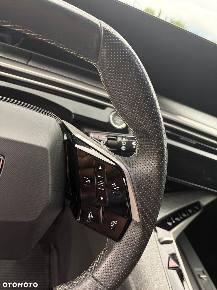Peugeot E-5008 73kWh GT Exclusive - 33