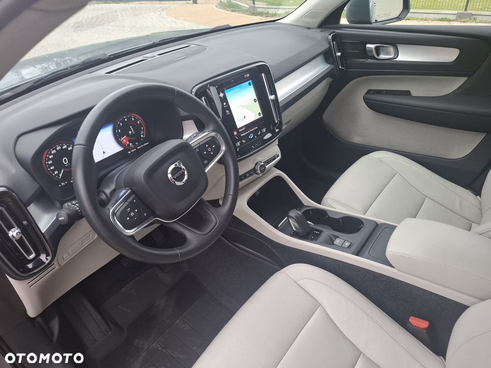 Volvo XC 40 T5 AWD Geartronic Momentum Pro - 24