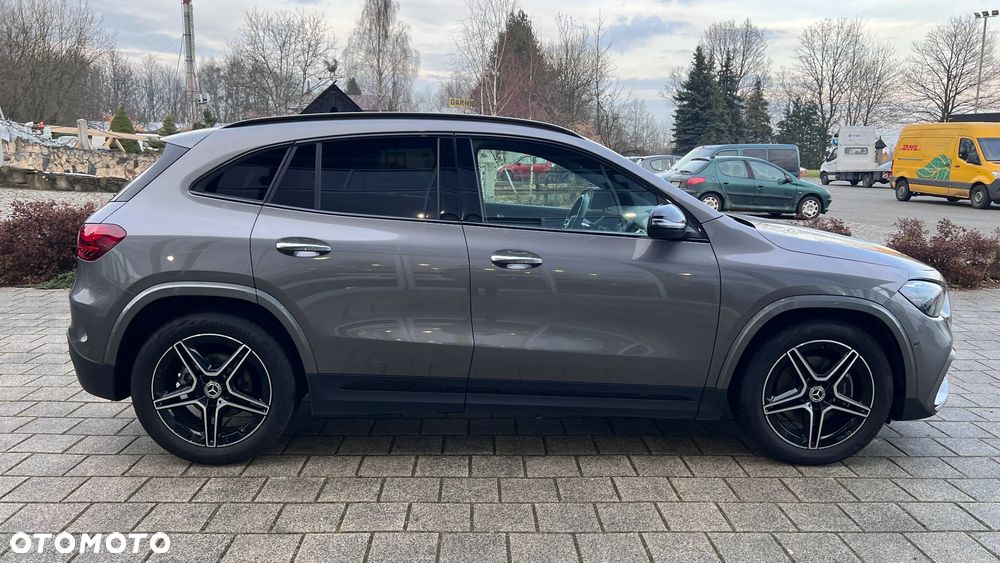Mercedes-Benz GLA 200 AMG Line - 4