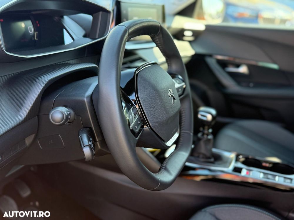 Peugeot 2008 1.2 L PureTech STT Allure - 29